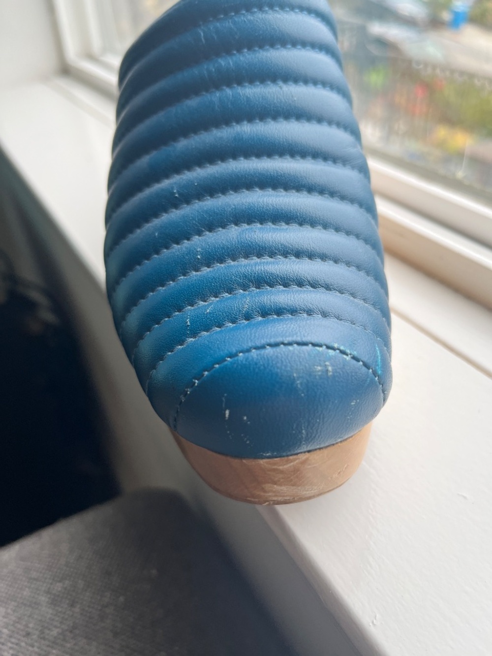 Beklina Ribbed Clogs, Size 7.5 - Picture 9 of 16
